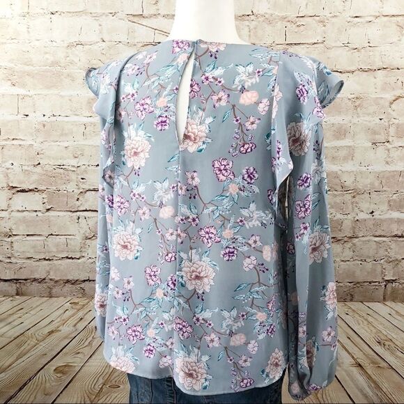 Lush floral flutter blouse keyhole back - Picture 2 of 5